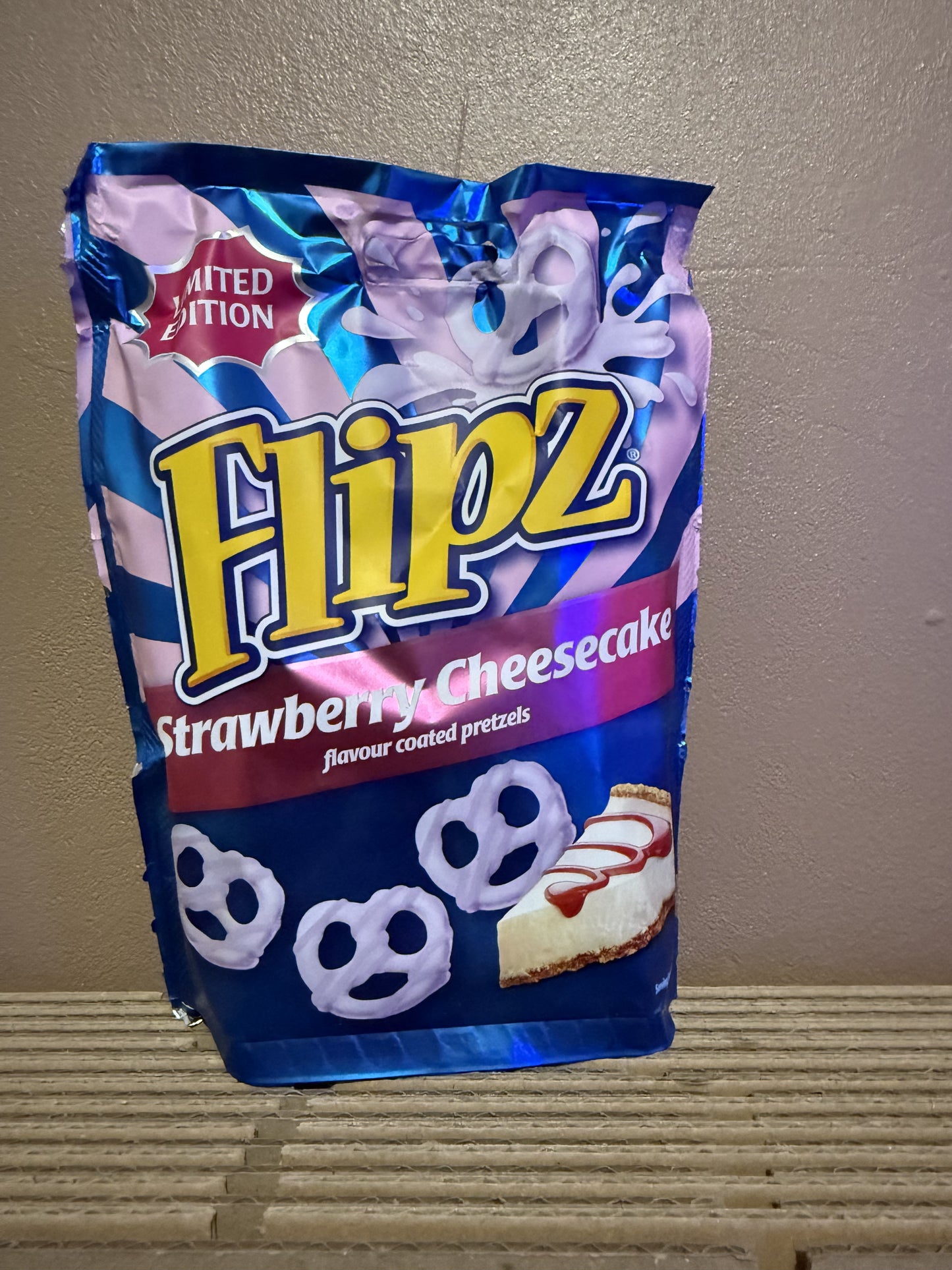 Flipz Strawberry Cheesecake